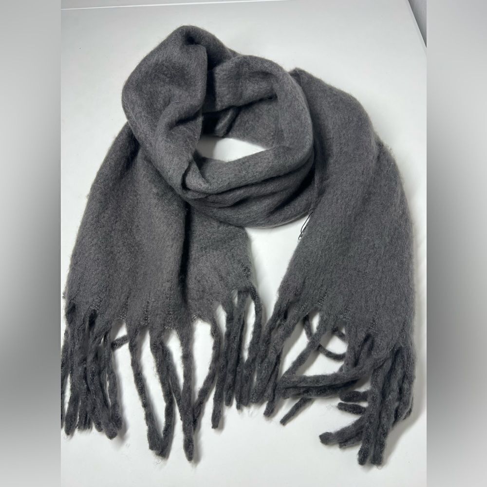 J. Ferrar Women's Scarf Solid Grey Heather 19” X 75”  NWT
